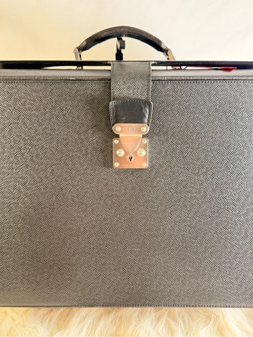 Louis Vuitton Taiga President Classeur Briefcase Black