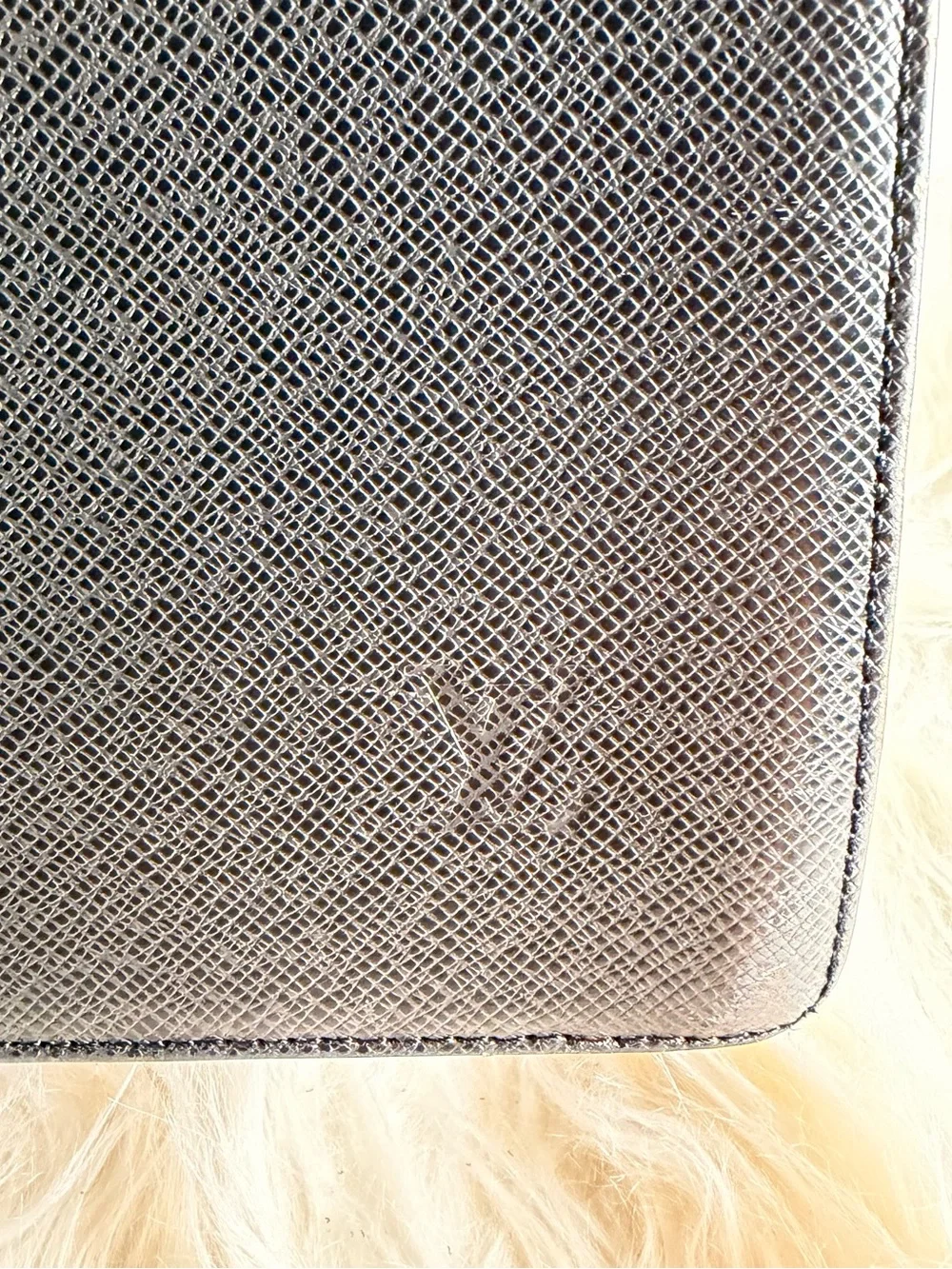 Louis Vuitton Taiga President Classeur Briefcase Black