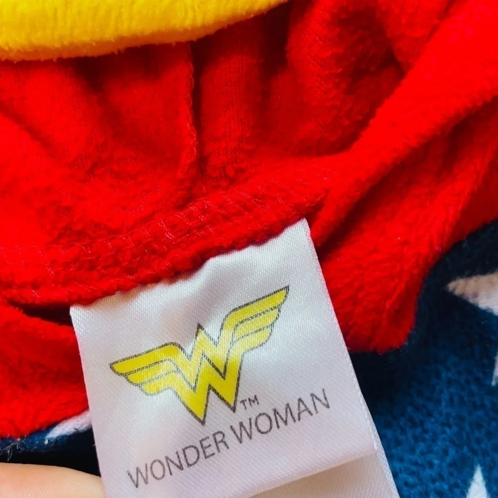 Wonder Woman fight crime