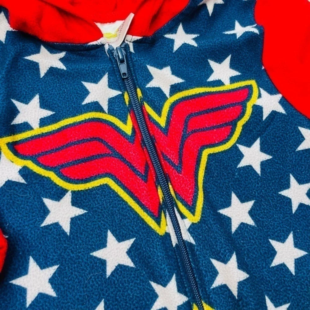 Wonder Woman fight crime