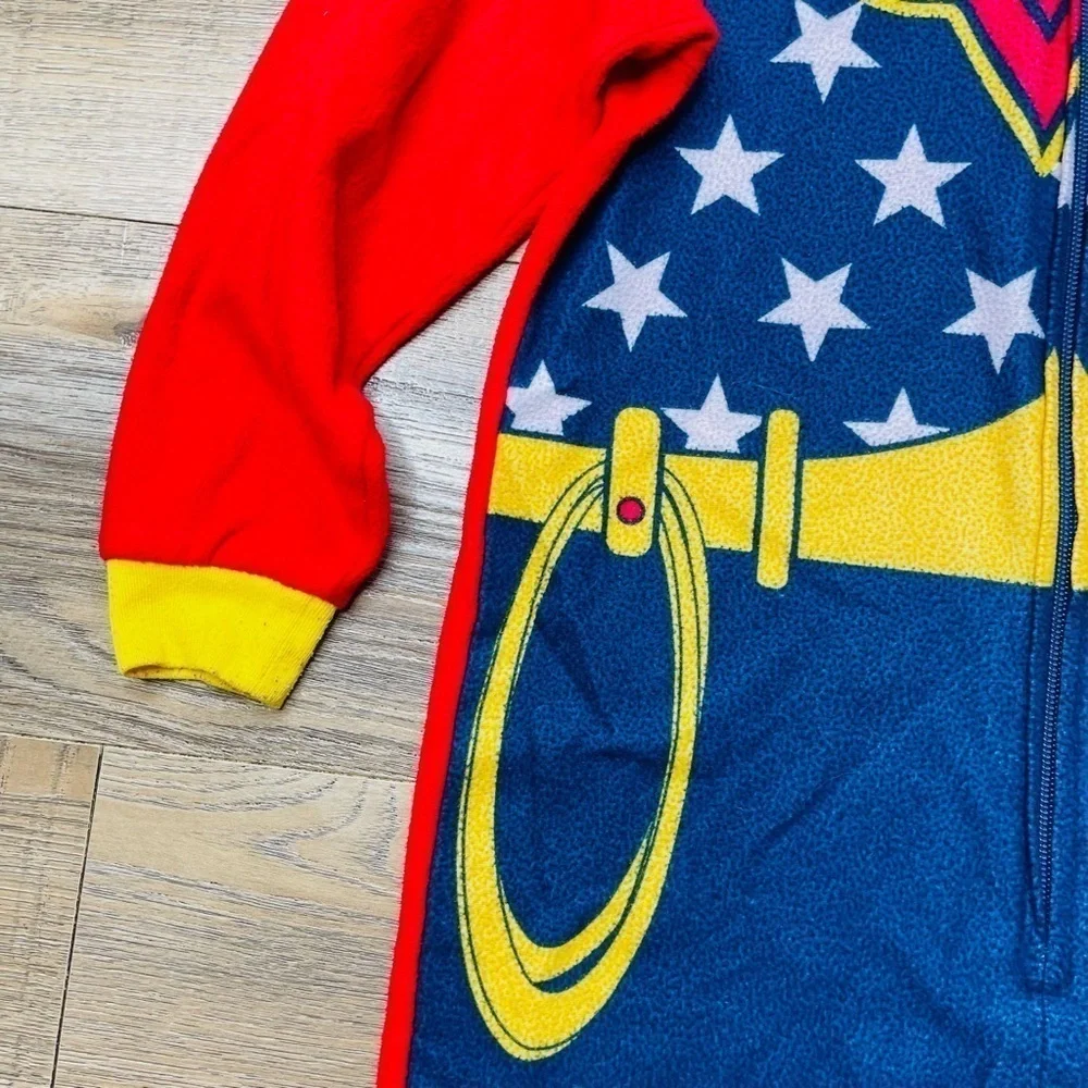 Wonder Woman fight crime