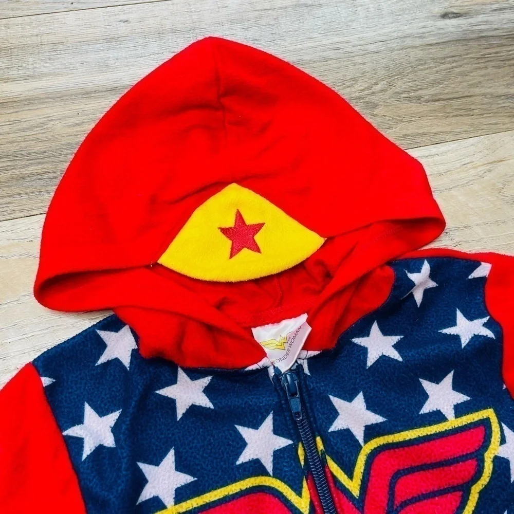 Wonder Woman fight crime
