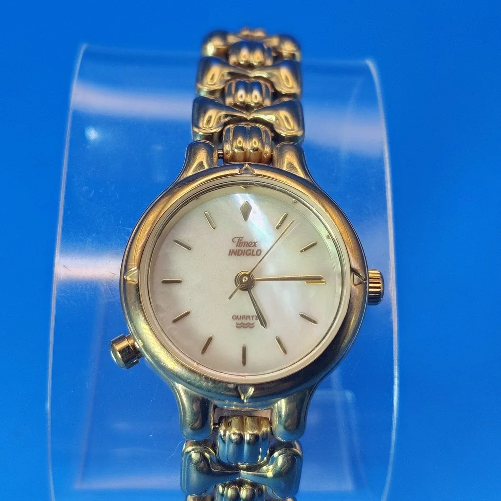 Vintage‎ 1993 Timex Indiglo Mother of Pearl 27mm Women's Quartz Watch Size 5.5