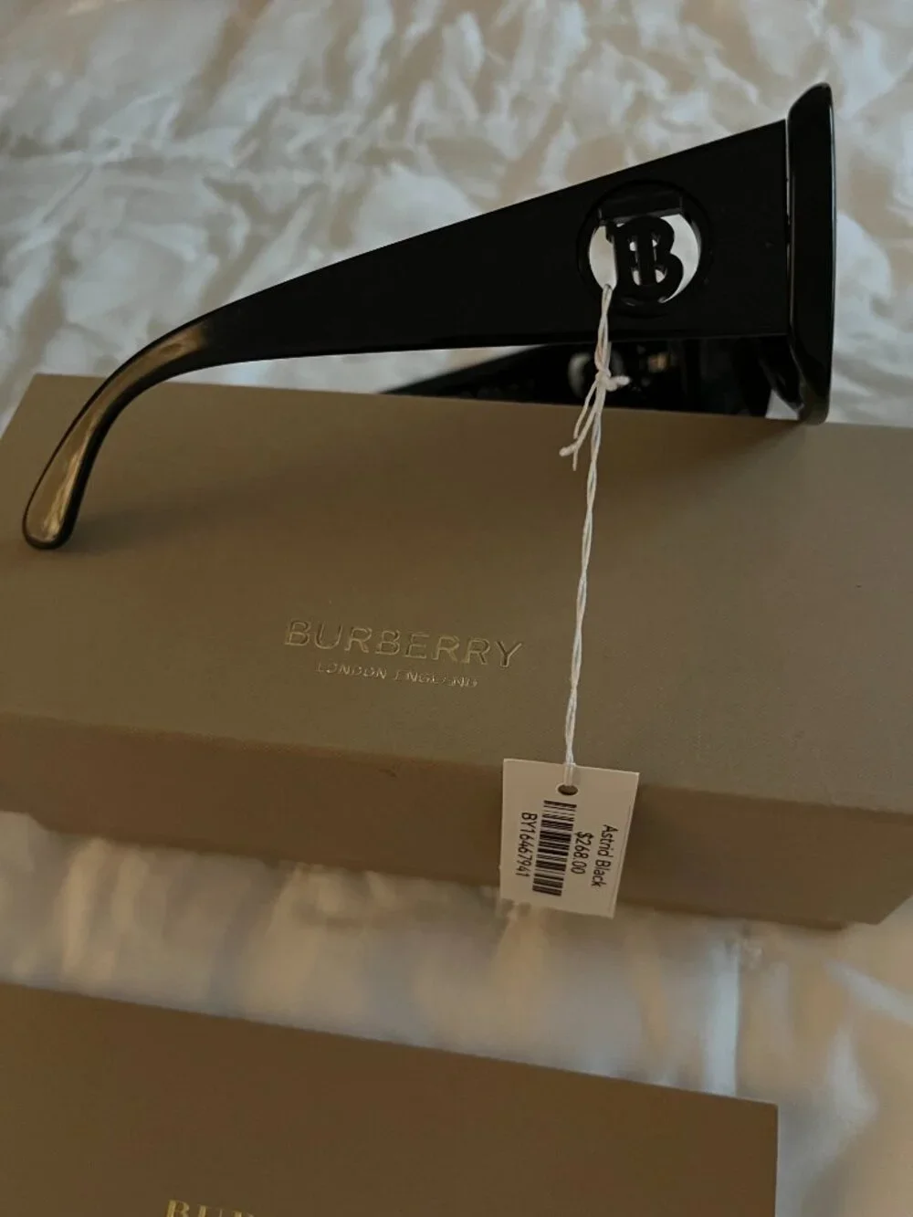 NWT Burberry Astrid Black Sunglasses BE4343 w/ Case Box $268