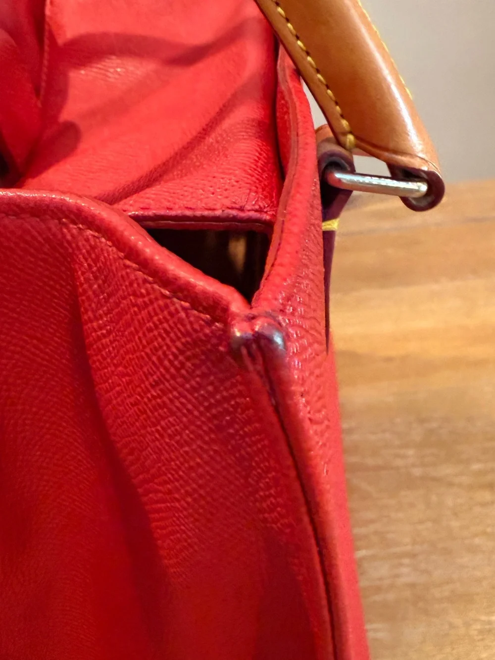 Dooney & Bourke magnetic snap