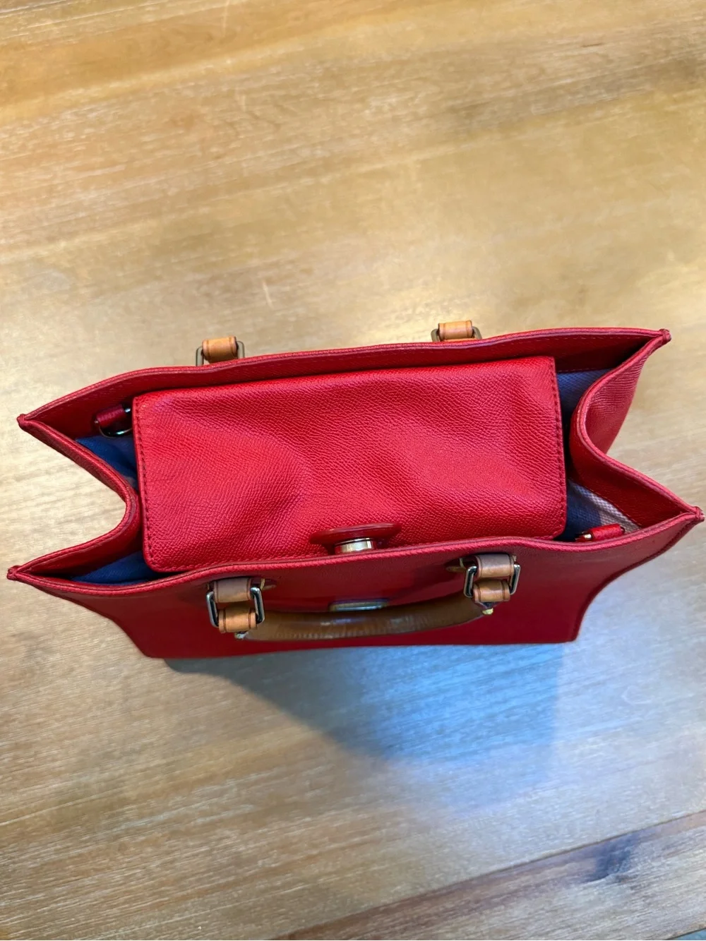 Dooney & Bourke magnetic snap