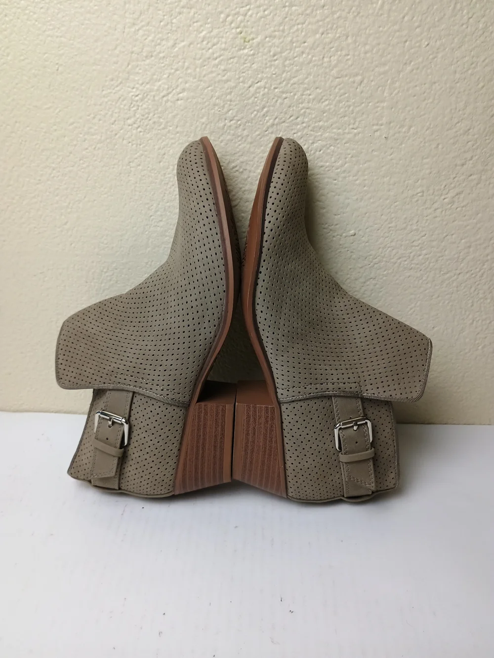 Esprit ankle booties