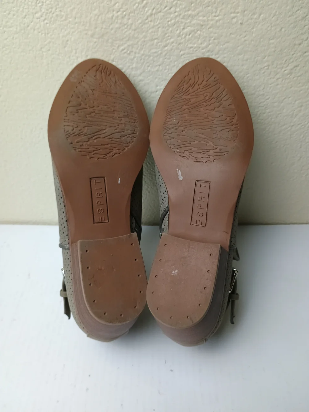 Esprit ankle booties