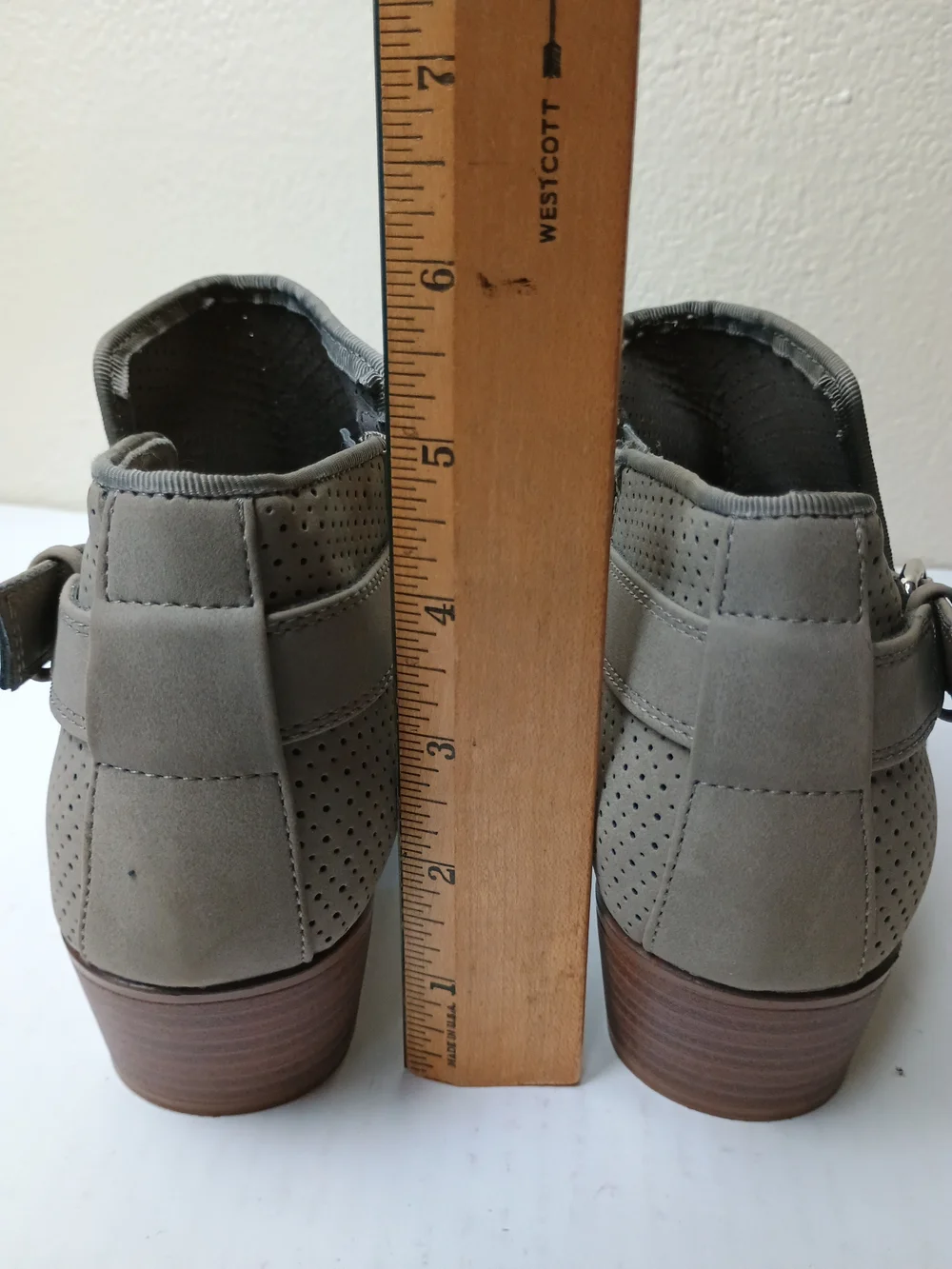 Esprit ankle booties