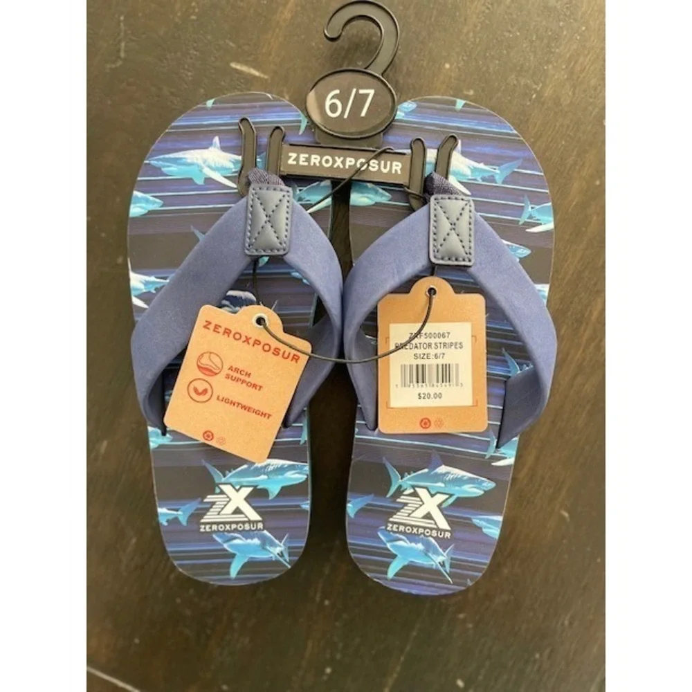 ZeroXposur Shark Print Boys Flip Flops Size 6/7 NEW WITH TAGS‎