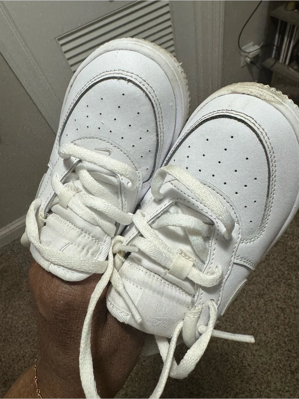 Nike leather snug