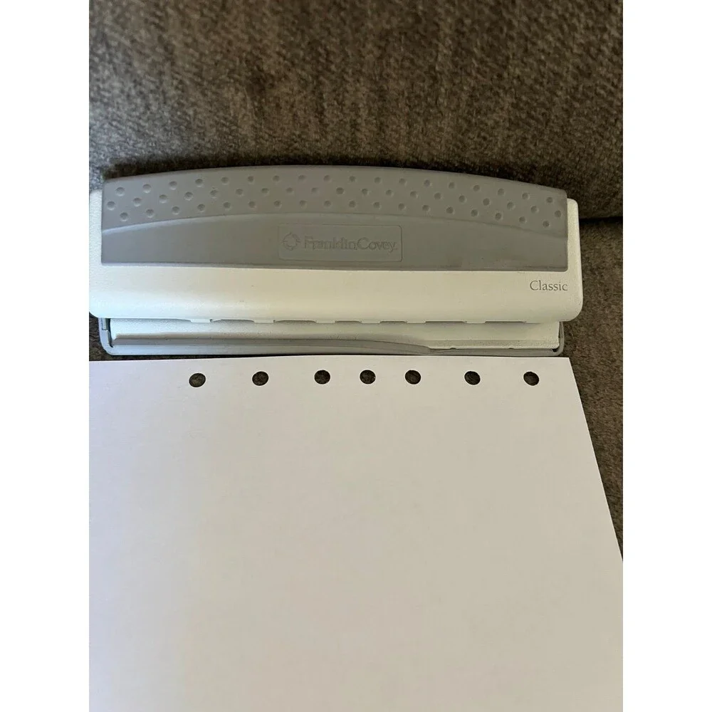 FranklinCovey Classic 7-Hole Paper Punch - EUC