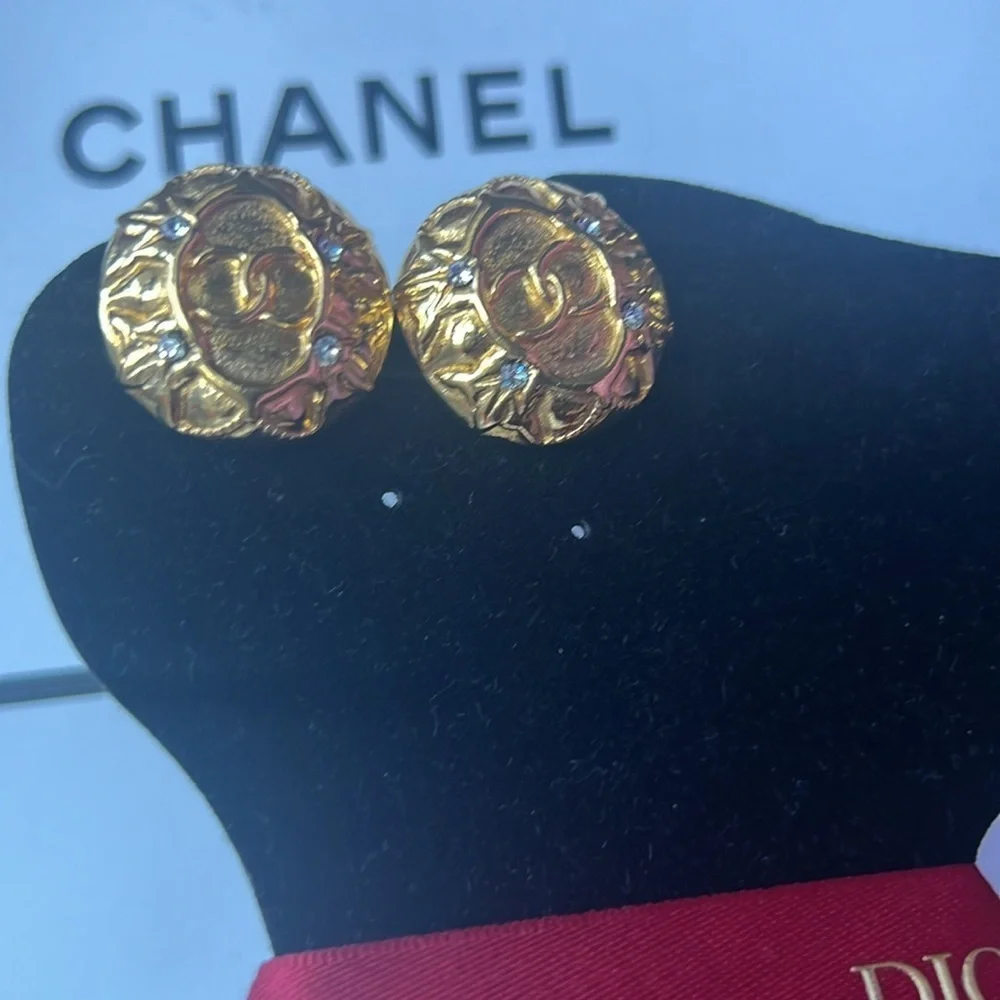 CHANEL vintage gold