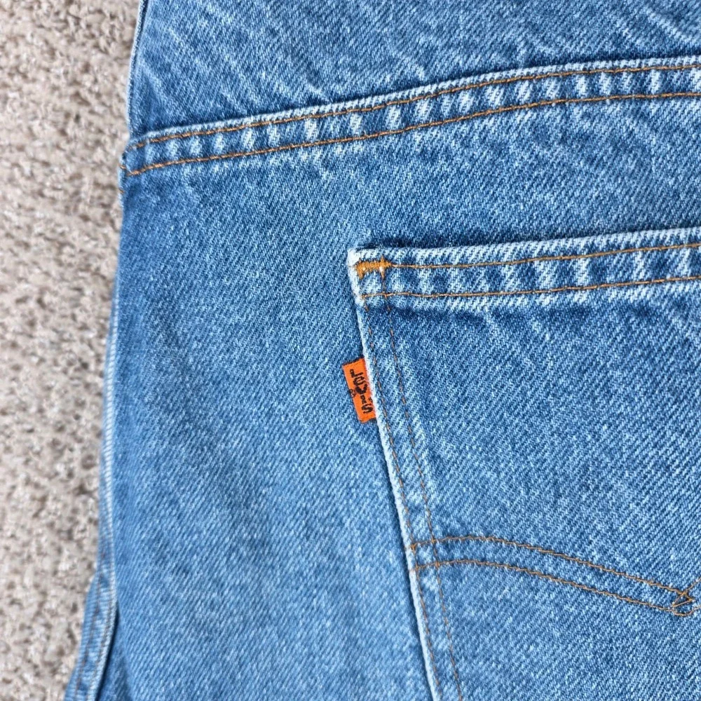 Levis measurements waist