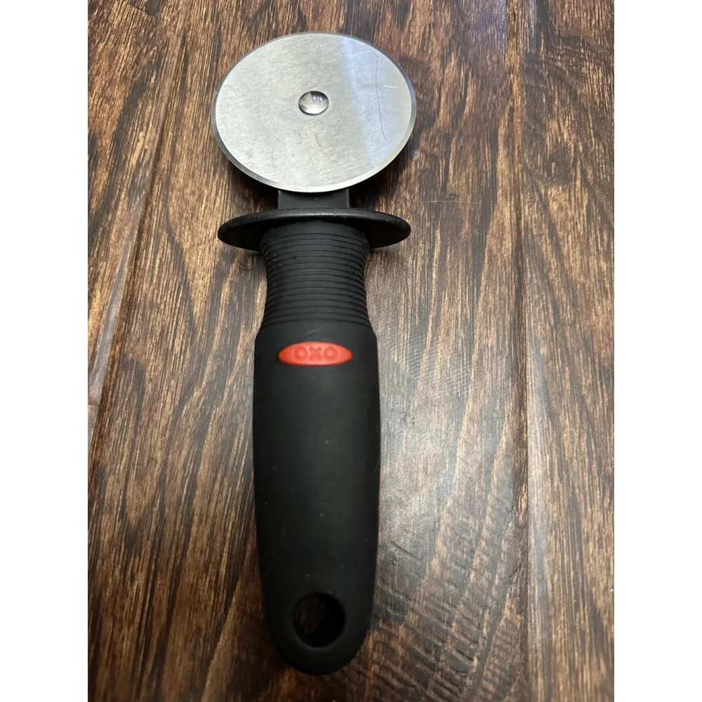 OXO‎ SoftWorks Pizza Wheel Cutter, 3.5 in Wheel, Silicone Handle, Black