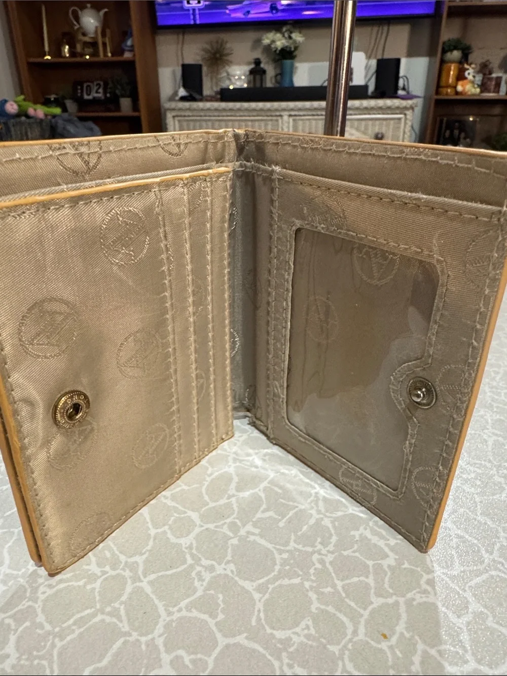 Adrienne Vittadini compact pebble
