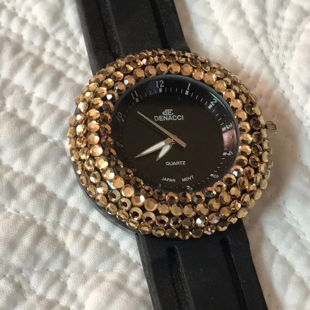 Denacci Watch‎