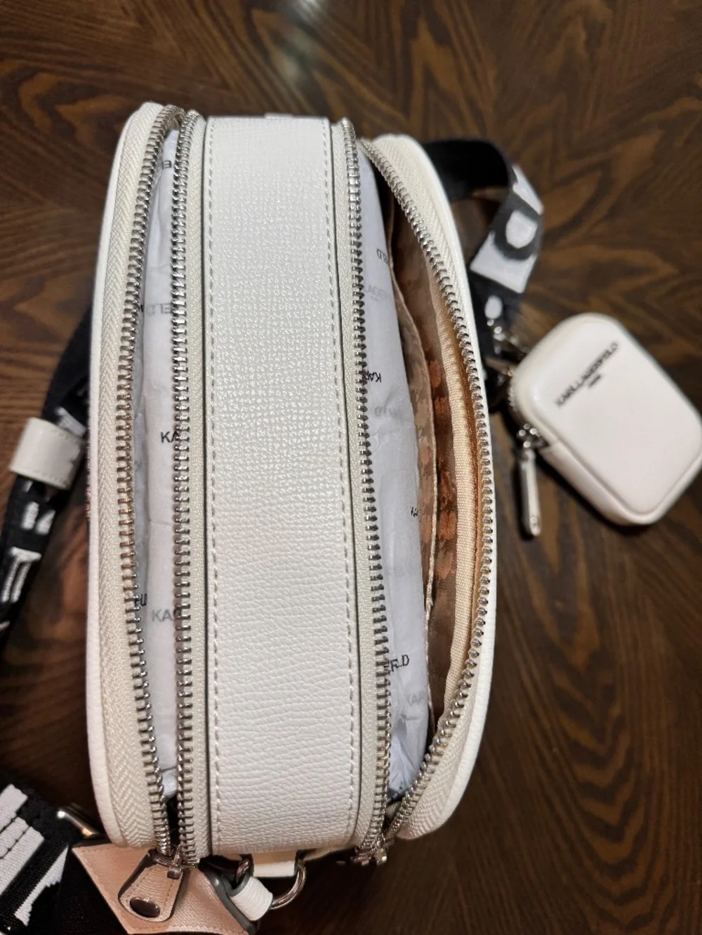 Karl Lagerfeld maybelle medallion