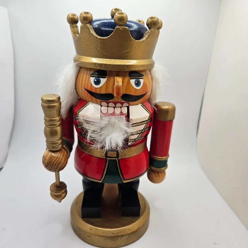 Vintage Wooden King Nutcracker 8