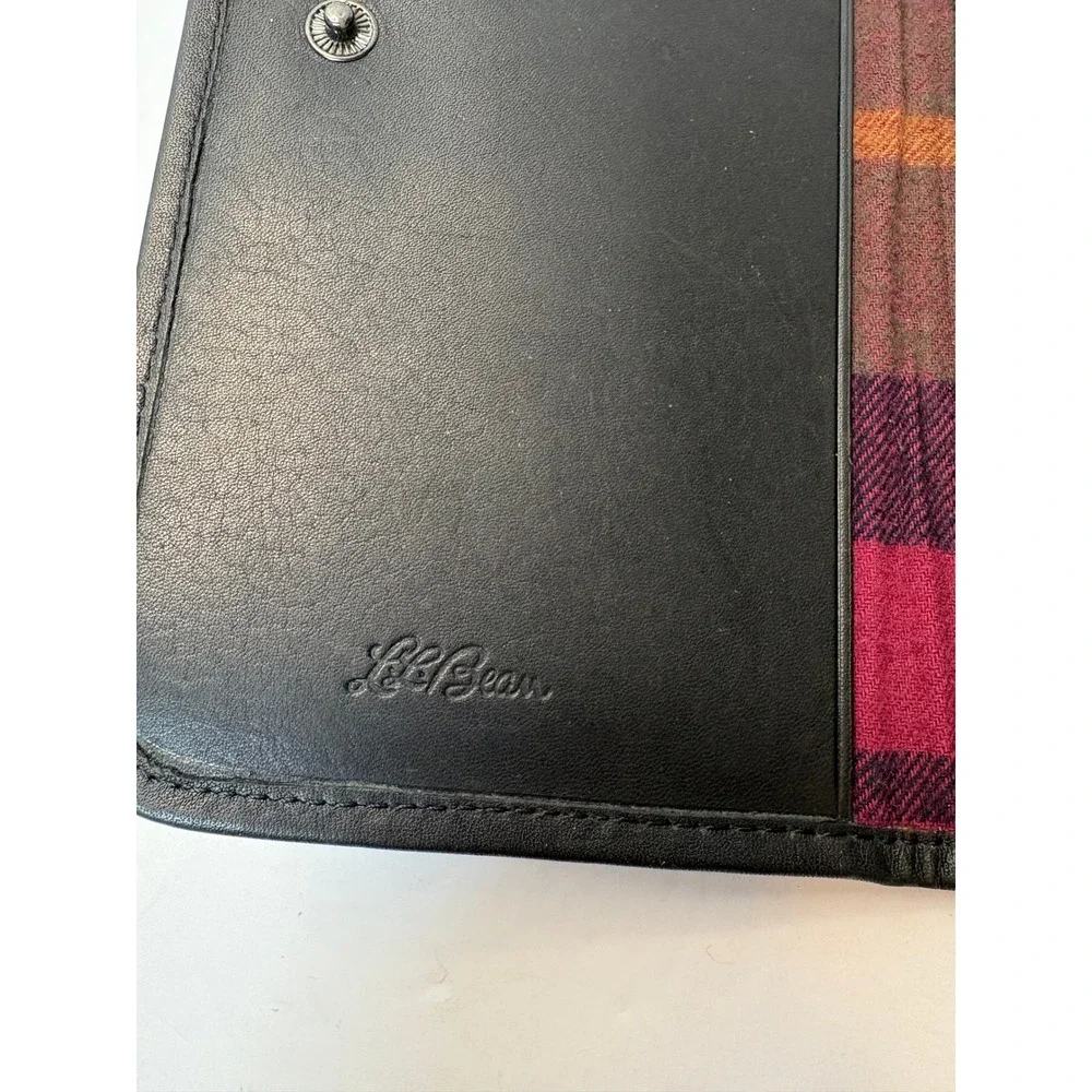L.L. Bean bean trifold