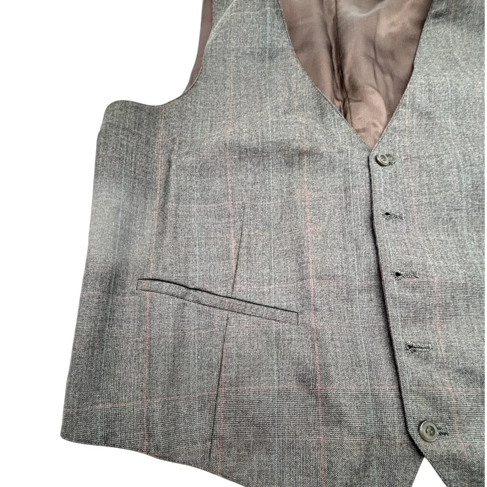 Changs Tailoring Co this hand