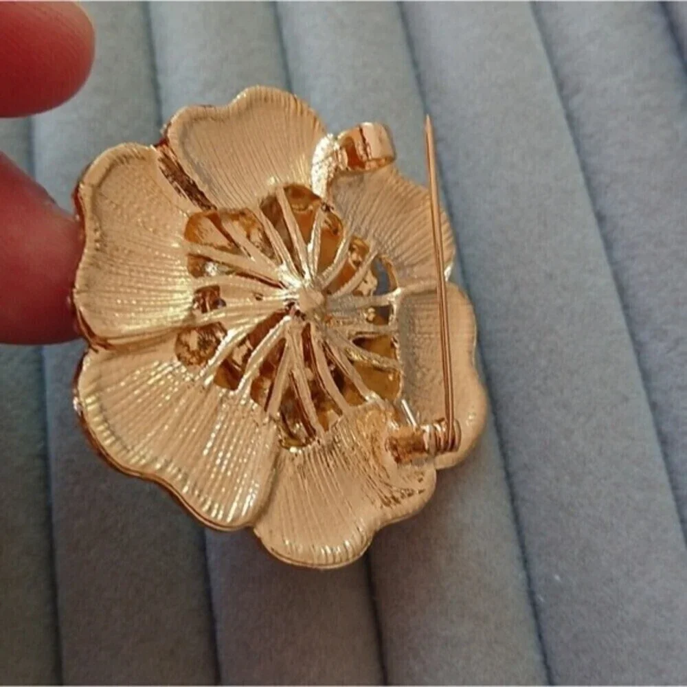 Brooch camellia rose