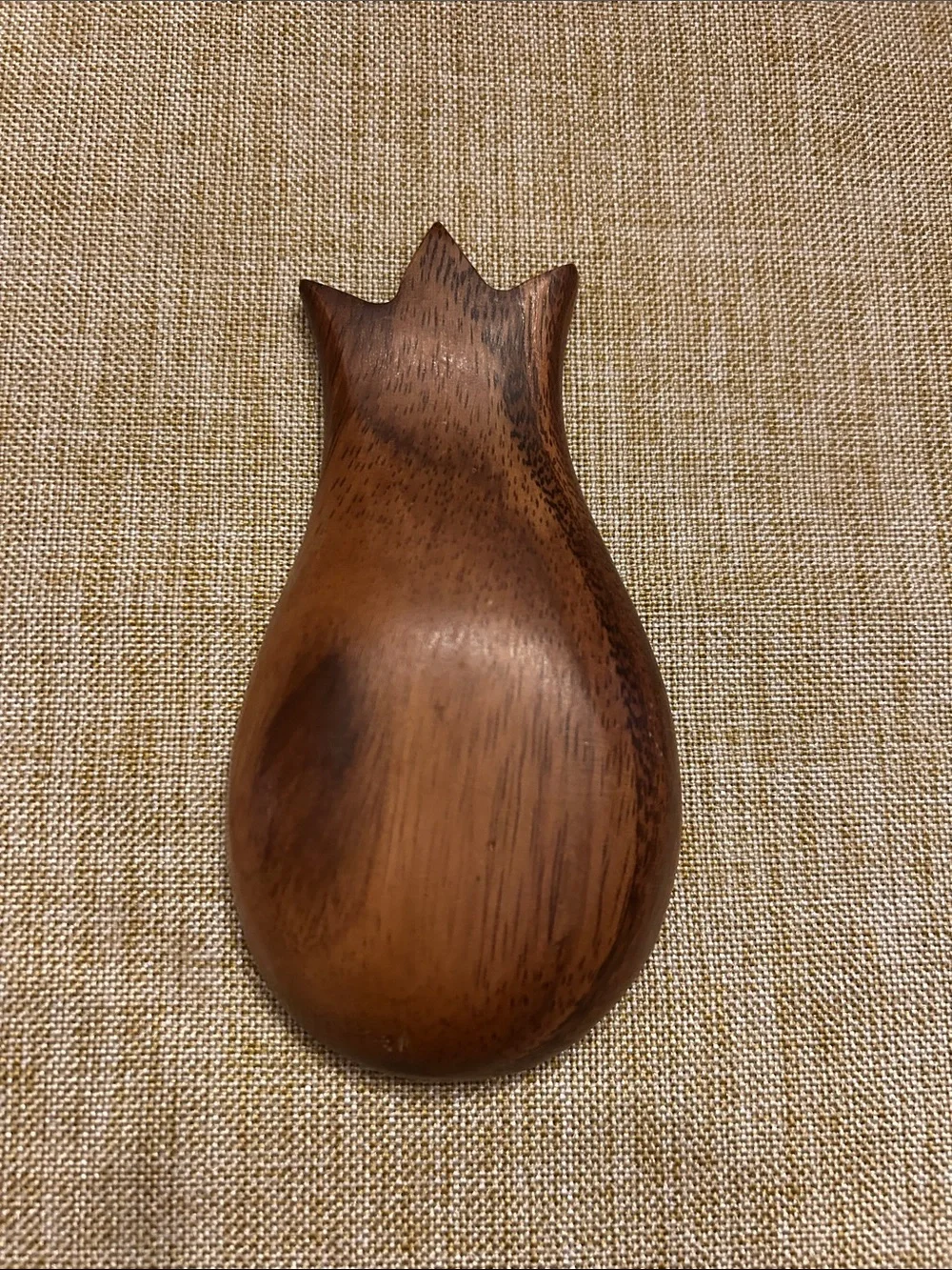 Unbranded hand carved