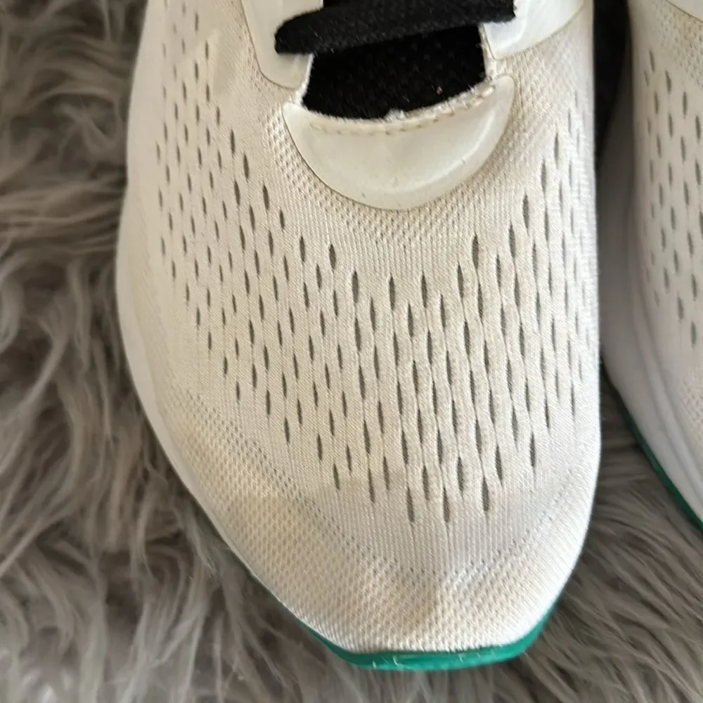 New Balance details new