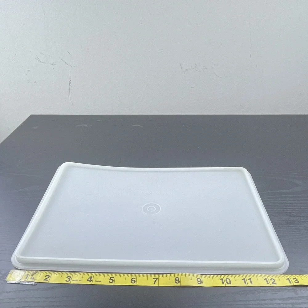 N/A vintage tupperware