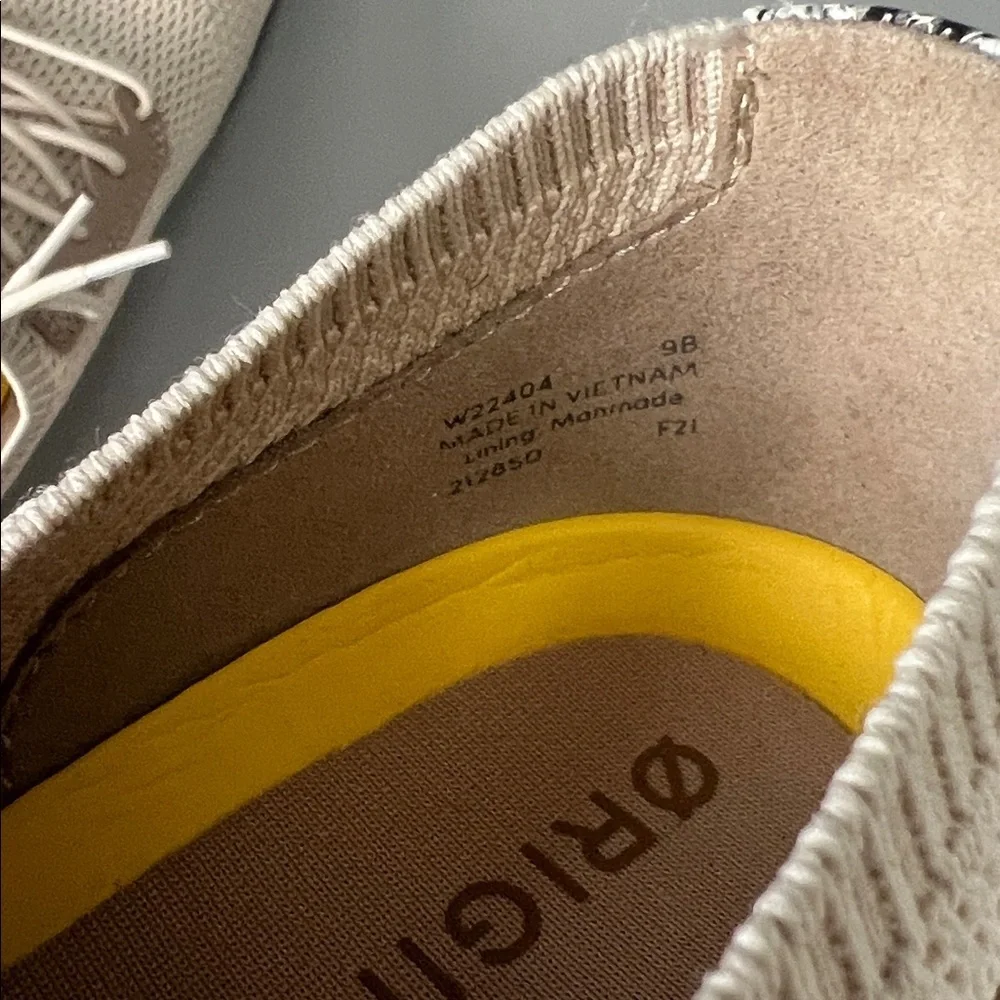 Cole Haan size medium