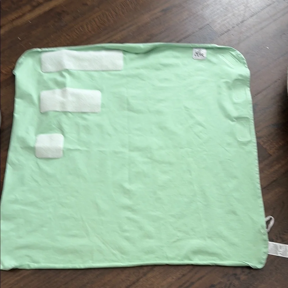 Ollie swaddle mint