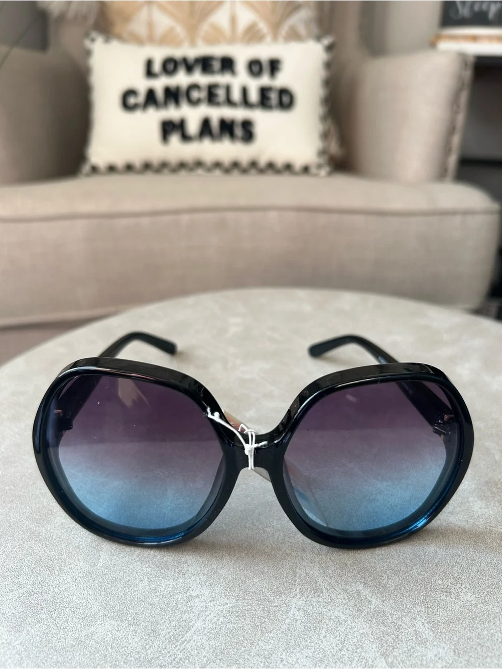 Urban Outfitters look frame gradient