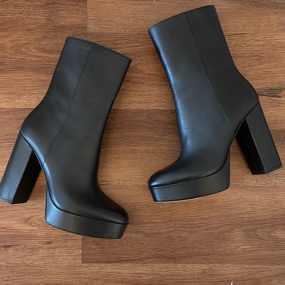 Stuart Weitzman new no