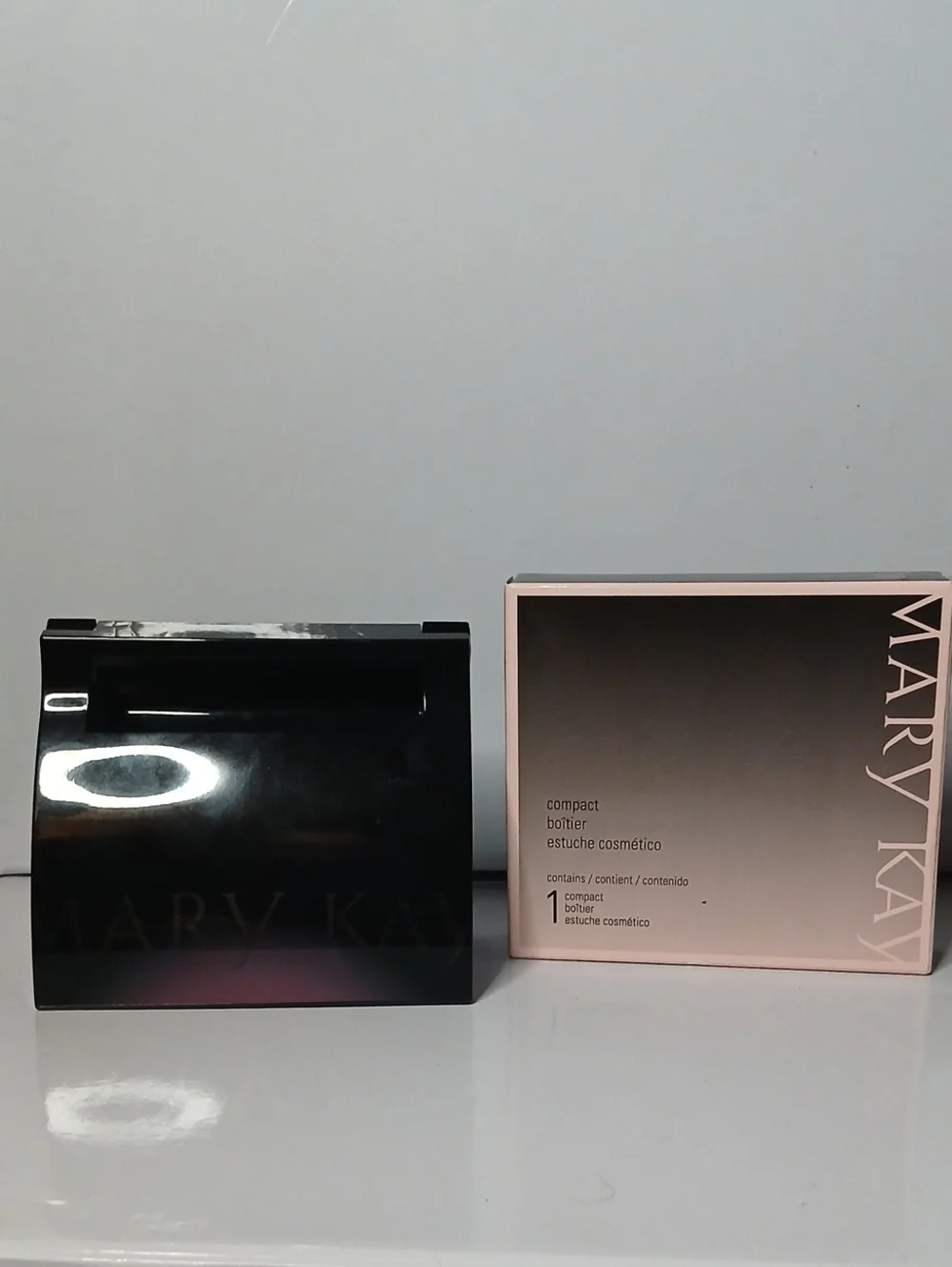 NIB Mary Kay Large Black Ultraversitile Compact Case with Blush Pink Accent
