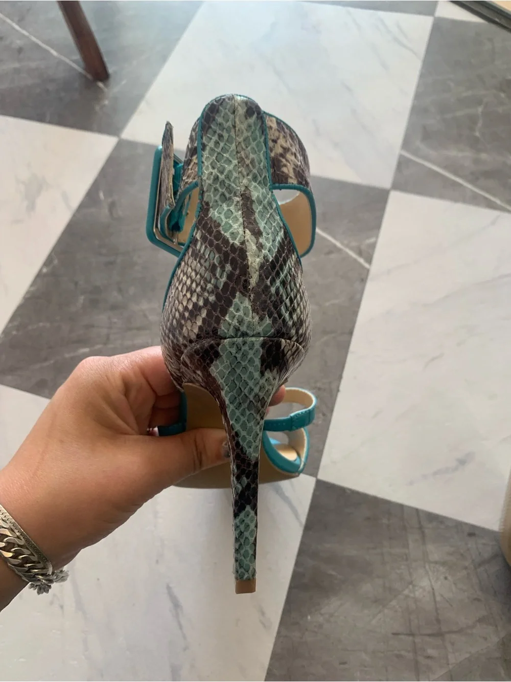 Jessica Simpson eye catching