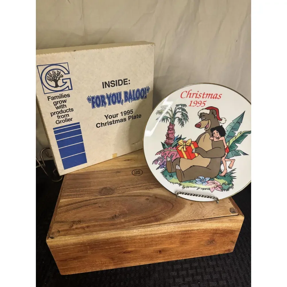1995 Christmas Collectible‎ Plate Featuring Baloo - White Decorative Plate