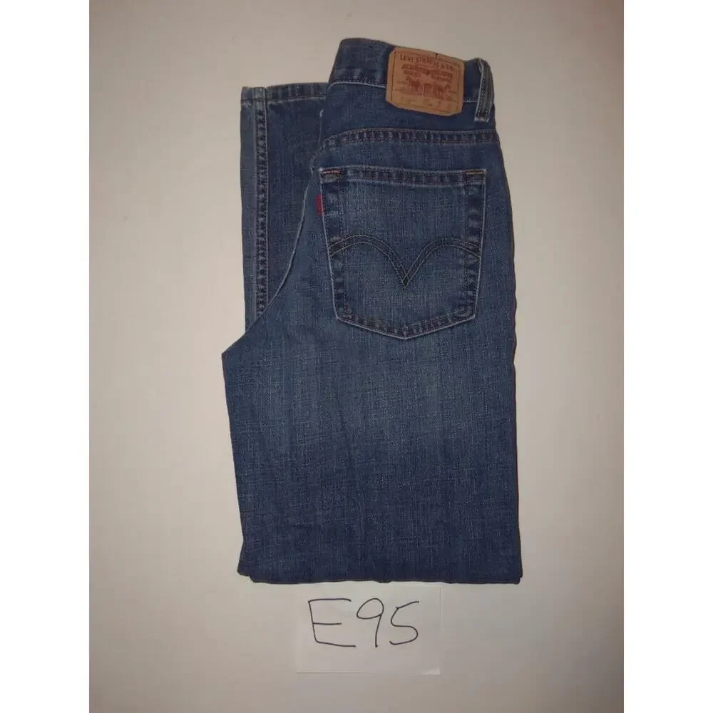 Levis this listing a pair