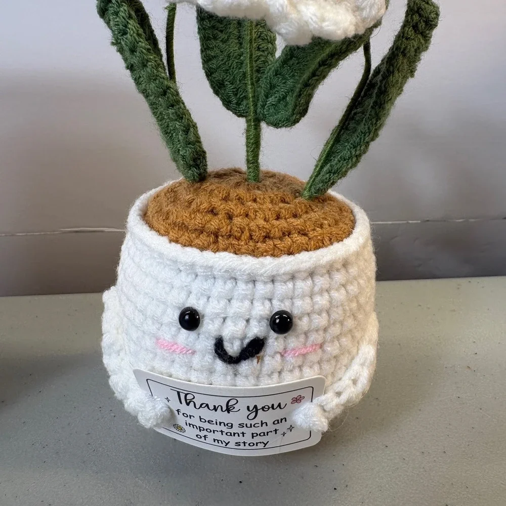 Handmade crochet daisy