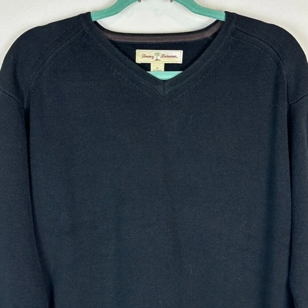 Tommy Bahama gently pre
