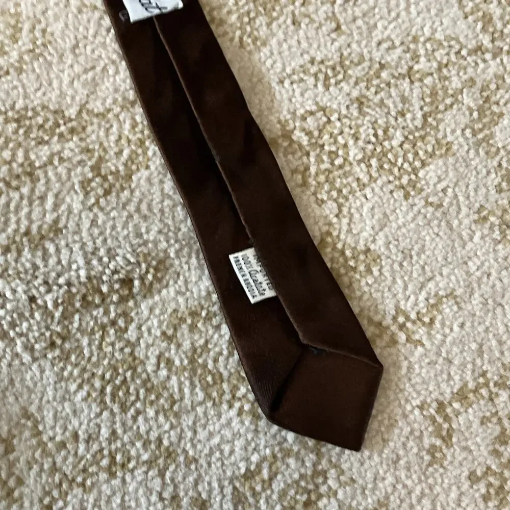 MCM necktie arista