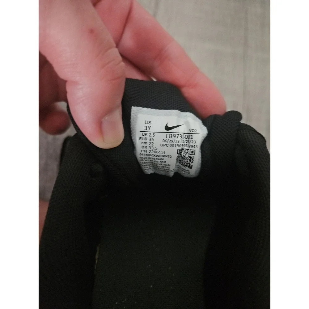 Nike kids black