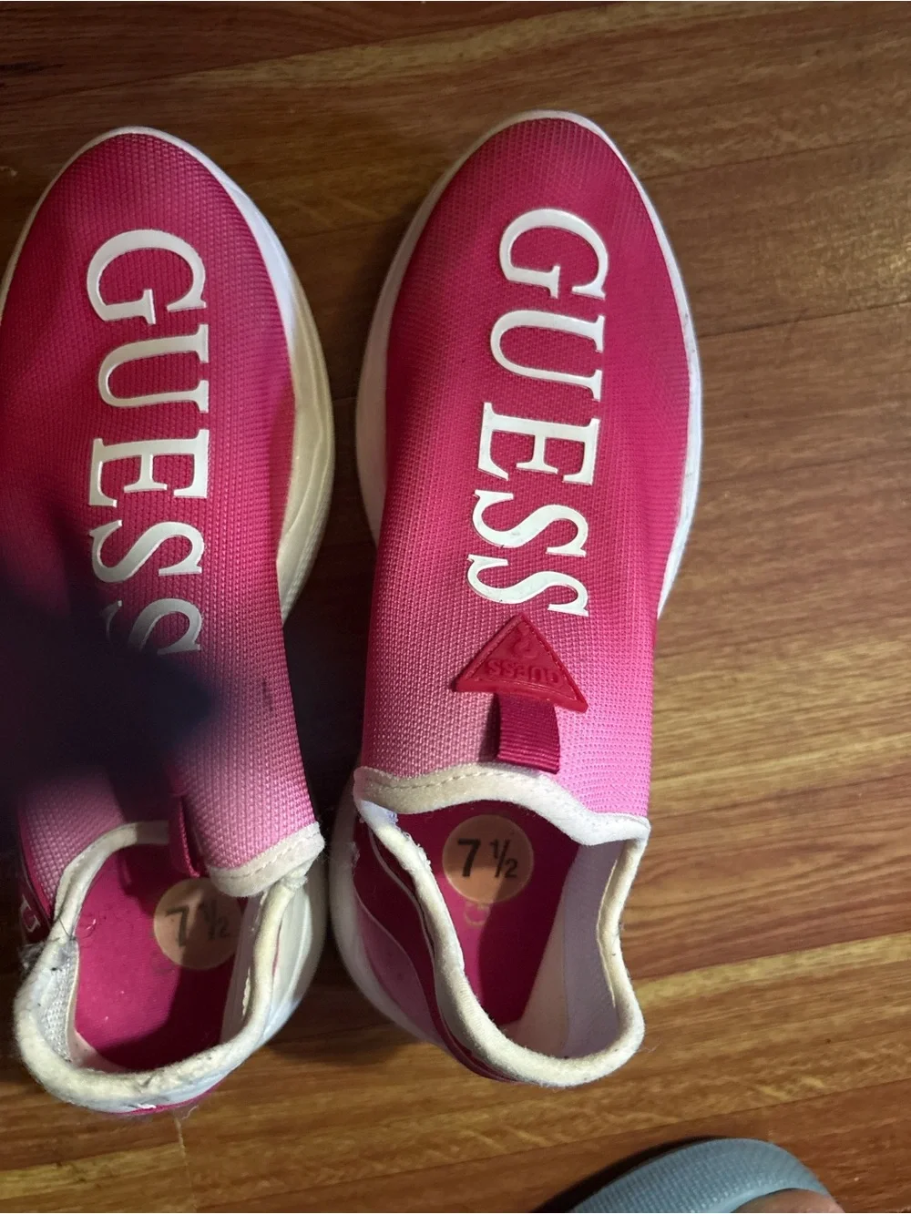 Guess bold slip