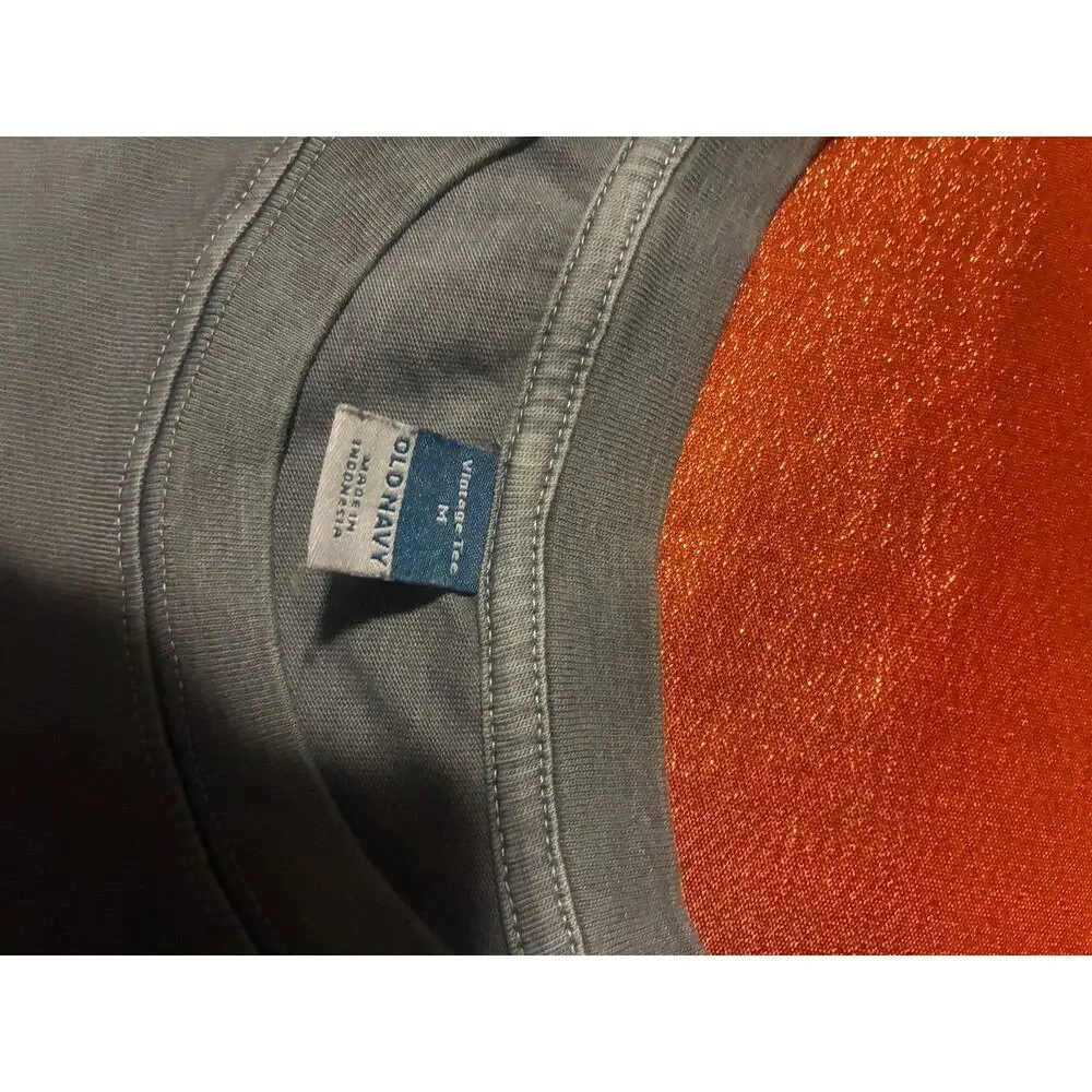Old Navy tee spots