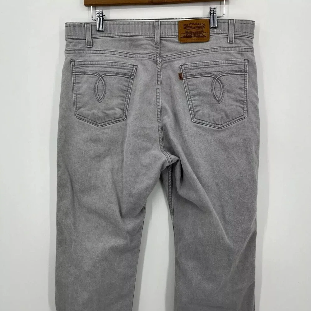 Levis measurements width