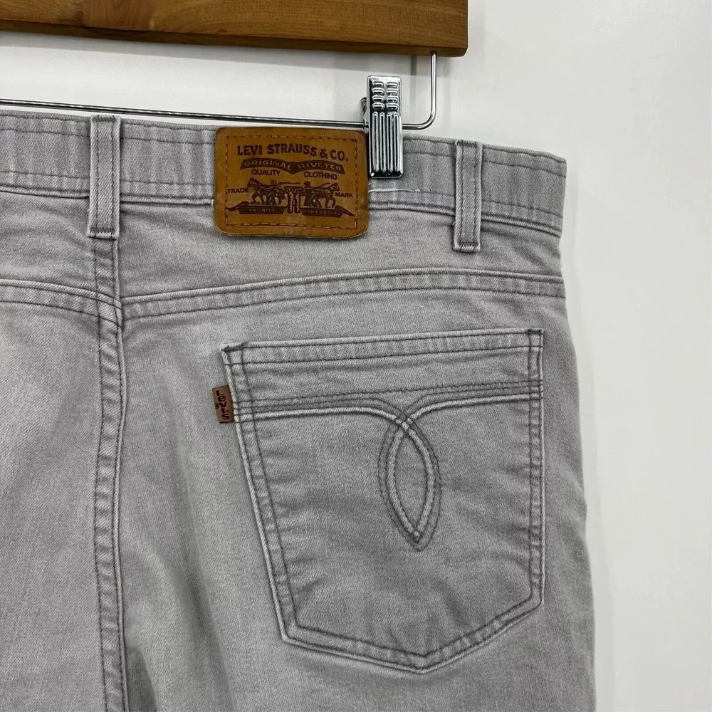 Levis measurements width