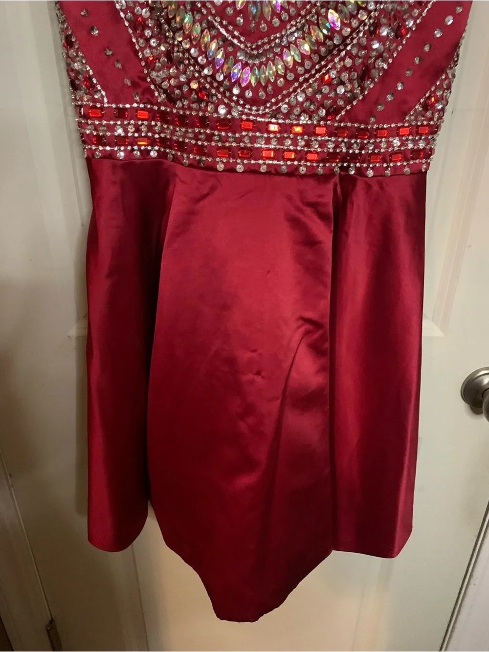 Unbranded sparkling burgundy