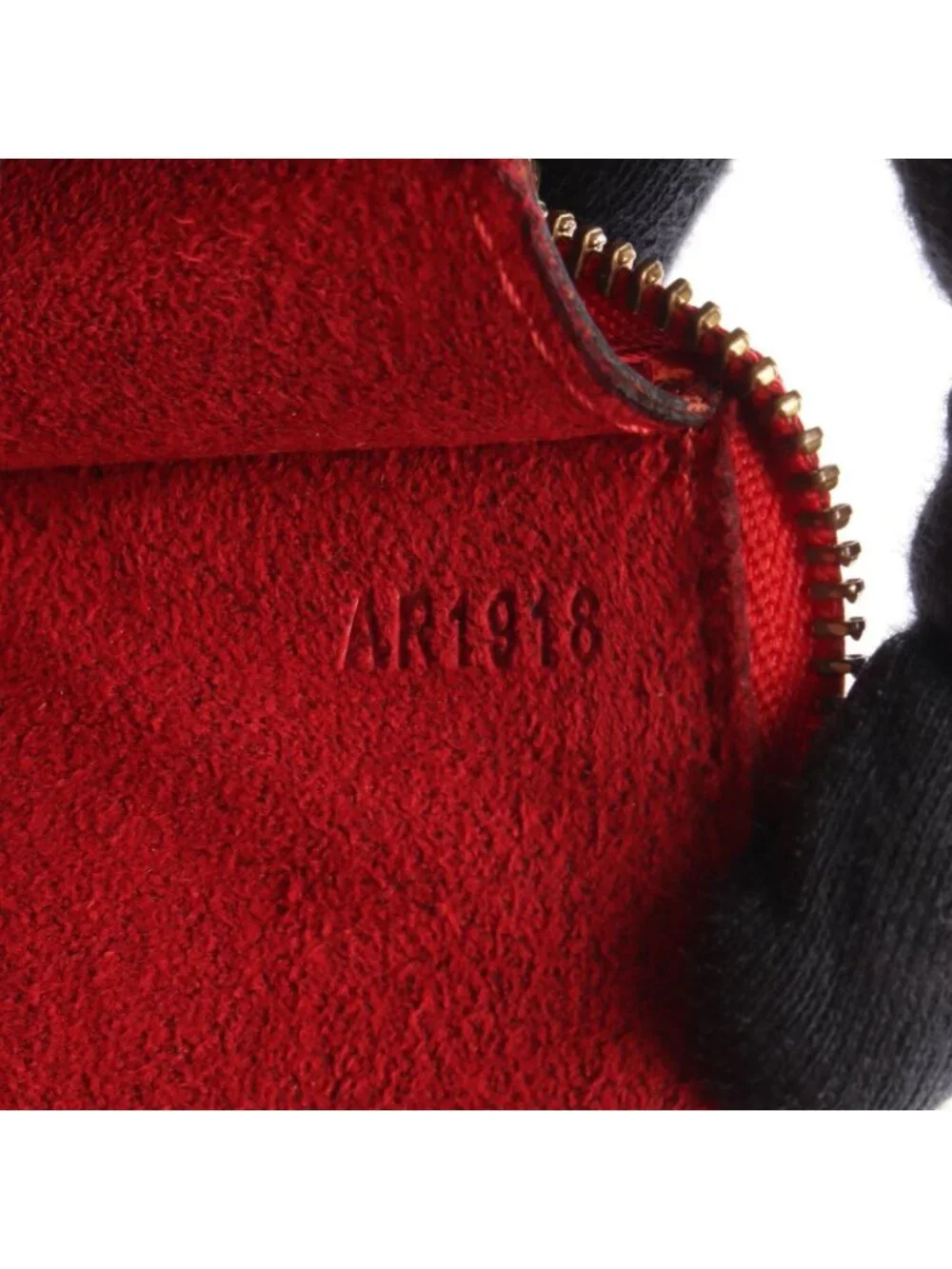 Louis Vuitton slight signs